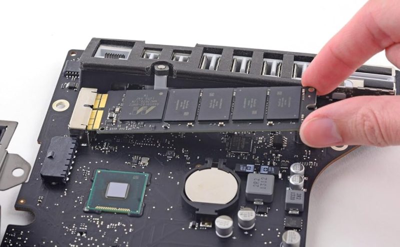 Solid State Drive (SSD) PCIe (Flash Storage) - Image 2