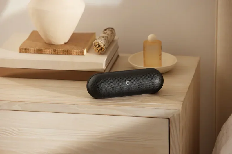 Beats - Pill Portable Wireless Bluetooth Speaker and Portable Charger - Matte Black MW443LL/A - Image 9